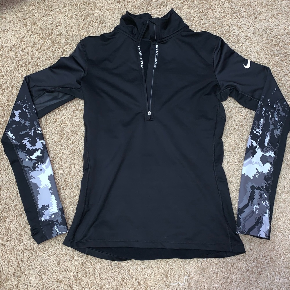 Womans NikePro quarter zip